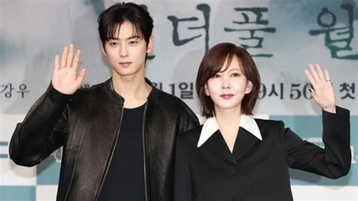 Does Cha Eun Woo Have A Wife Or Girlfriend?