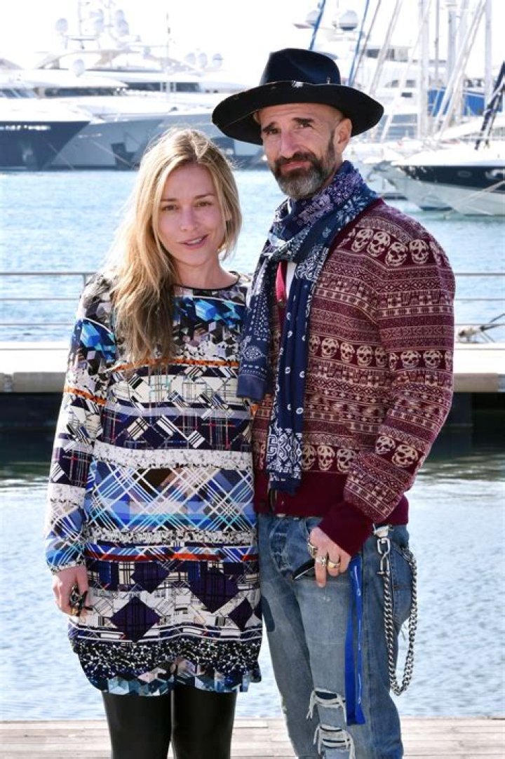 Unveiling The Secrets Of Piper Perabo's Enduring Relationship